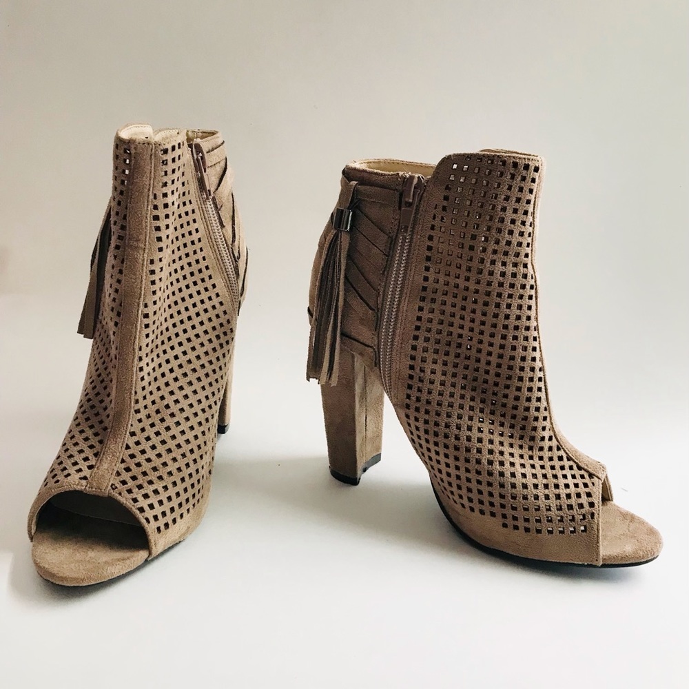 Catherine Malandrino Tan Peep Toe Bootie with Chunky Heel sz 6.5